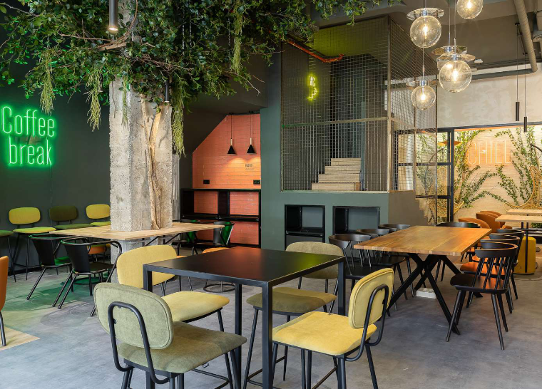 Café coworking en Valencia (Algirós) - zona de mesas y café CotownLab Facultades
