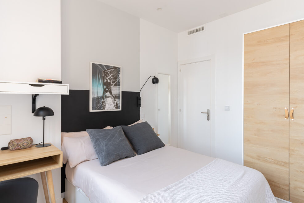 Dormitorio individual amueblado en el coliving Cotown Salamanca 46, Valencia